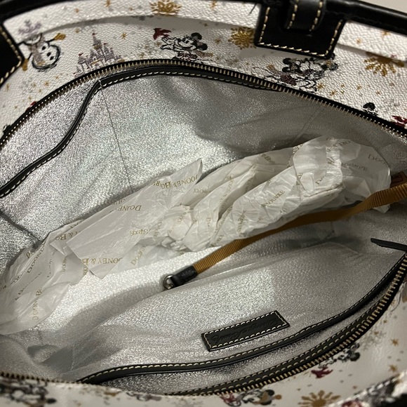 DISNEY PARKS DOONEY & BOURKE LARGE PURSE NEW WITH TAGS - MICKEY & MINNIE MOUSE - Picture 6 of 7